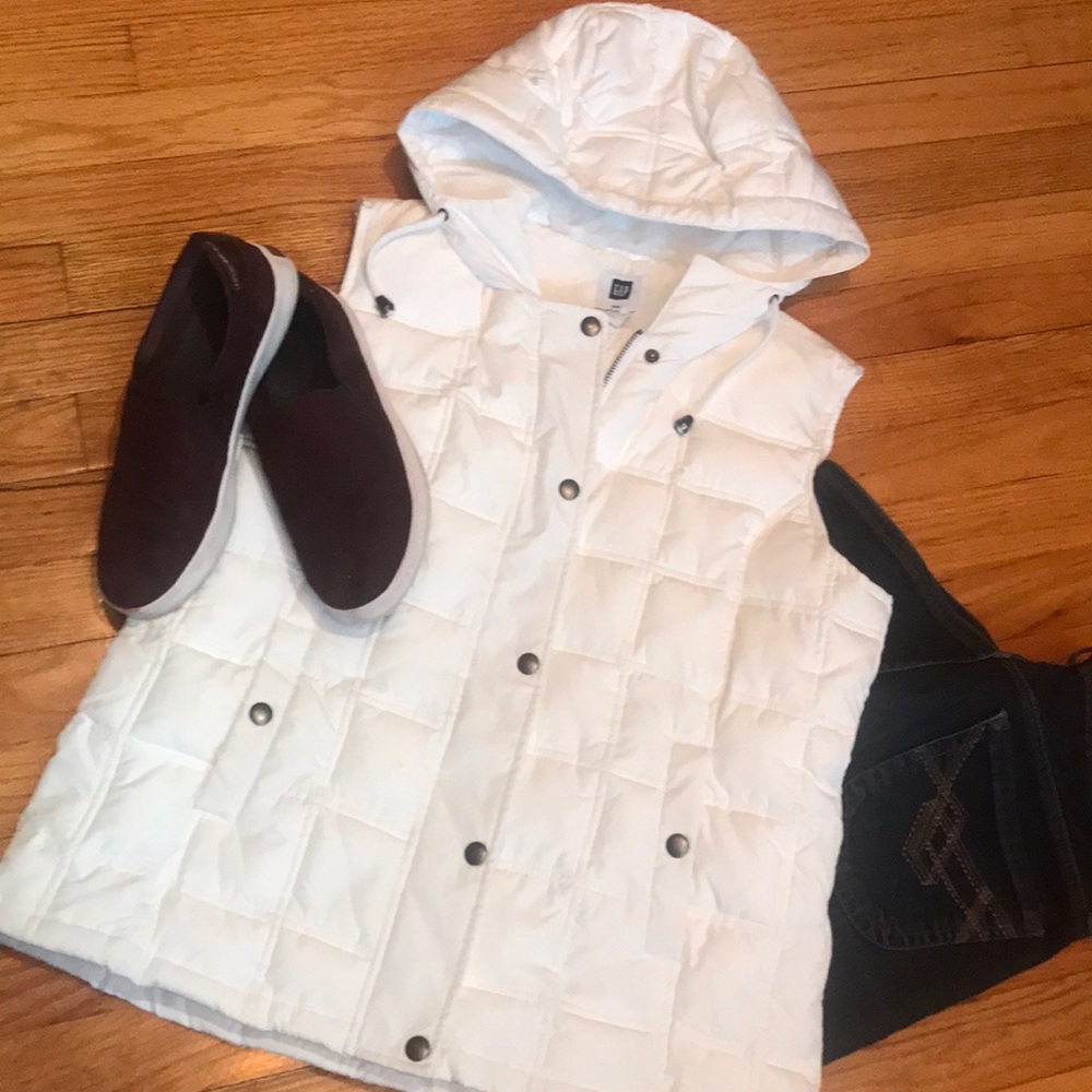 GAP white puffy vest